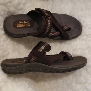 SKECHERS SIZE 8